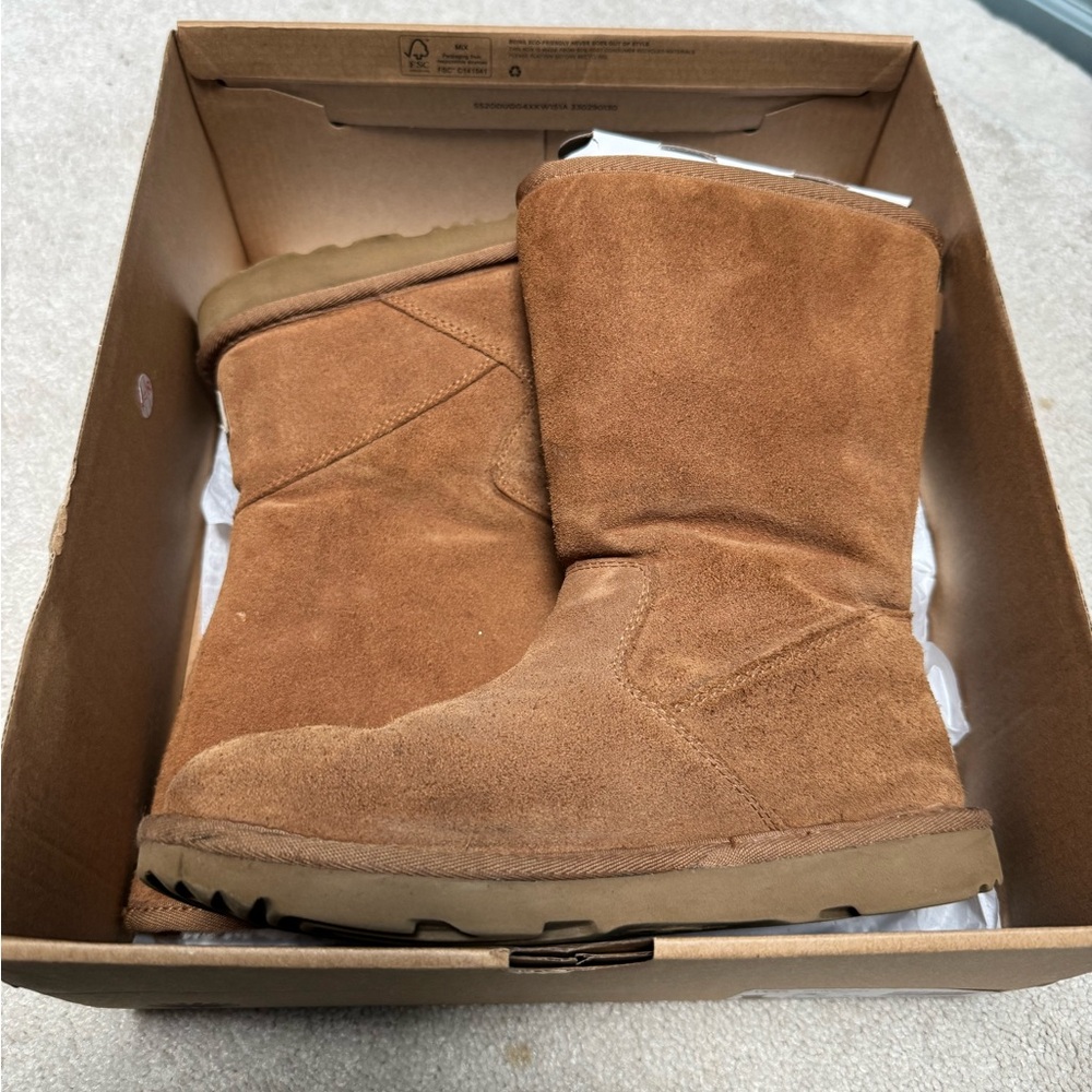 UGG Kids Boots in Chestnut